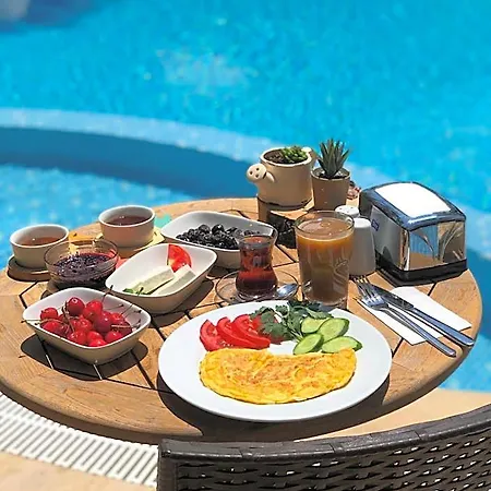 Dores Aparthotel 3*